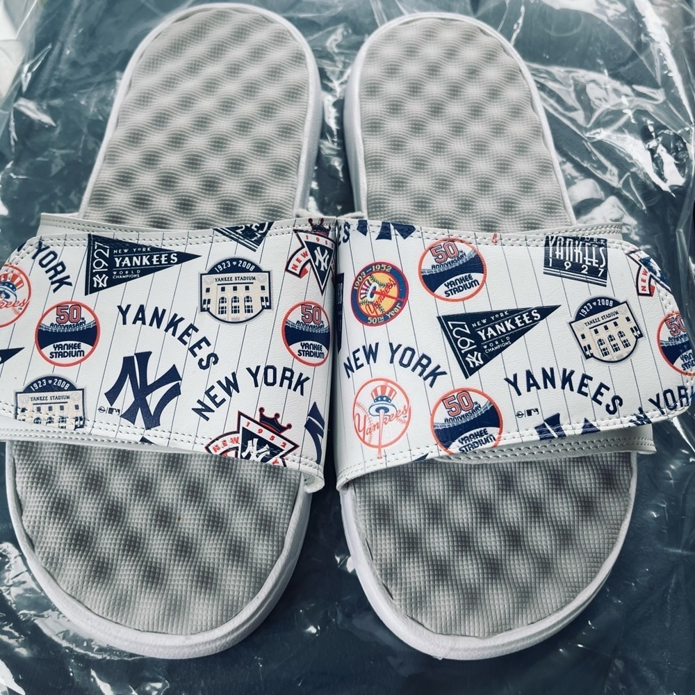 News Yankees Cooperstown Loudmouth Slides - Picture 3 of 7